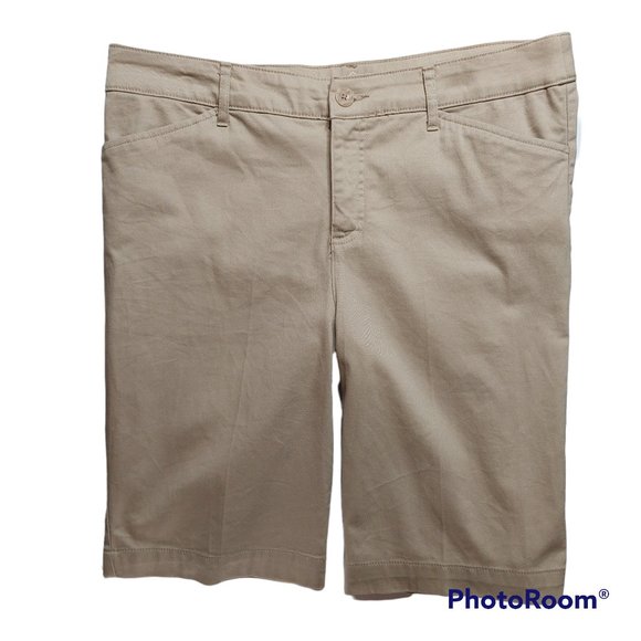 St. John's Bay Women's Shorts - Size 14 - Picture 1 of 7